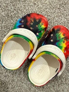 Kids Tie-Dye Crocs toddler sz6